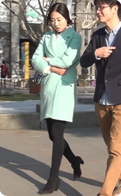 街拍韩流风妹子露出让你想歪的笑容