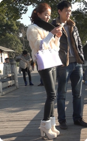 街拍韩流少女美丽笑容十分诱惑