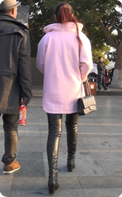 粉嫩熟女可爱一面自己去想吧