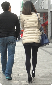 身材很撩人的高跟黑丝美女