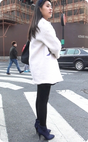 连衣裙紧身裤美眉十分诱惑