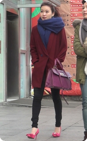 街拍身材很好的娃娃脸美女