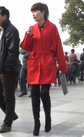 街拍红色连衣裙气质少妇一枚