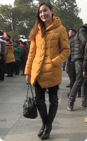 身材非常高挑的紧身裤长靴少妇