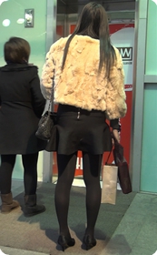 短裙黑丝美女身材丰满性感的很