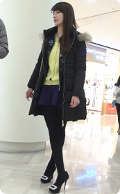 街拍身材非常赞的高跟丝袜少妇