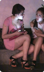 大胸美眉粉红色连衣裙超赞的