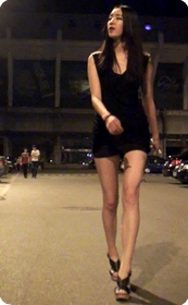 街拍高挑性感美女翘臀美腿非常诱人