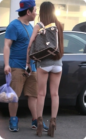 美女这小热裤跟内裤都分不清了