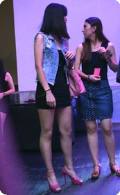 夜店外的小美女这小翘臀真诱人