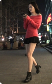 肉隐肉现的短裙长腿美女少妇