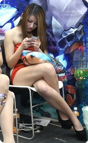 穿衣非常大尺度的漫展性感秀girl