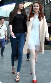 极品养眼美女,是我的话我的手也不想从她屁股上拿开