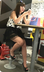 街拍蕾丝蓬蓬裙性感美女少妇