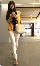 小脸美女性感工作装也蛮有看点的