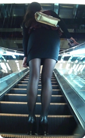 极为诱惑的性感短裙黑丝袜美女