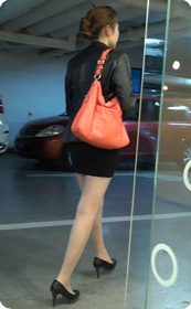 性感短裙工作装美女少妇屁股撅的好翘