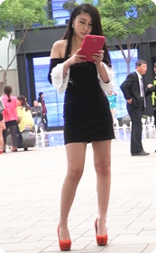 极品美女少妇走在路上非常吸引人眼球