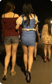 夜场走出来的妹子一个比一个漂亮随便挑一个吧