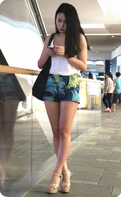 穿的好靓的翘臀小热裤少妇