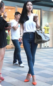 俏丽紧身裤美女不知道其他功夫是不是也像相貌这么好