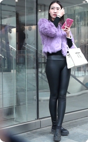 极品美女性感紧身皮裤绝对让你意犹未尽