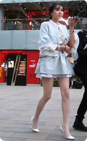 小姐姐的腿好性感会有想摸的冲动