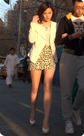 会让你神魂颠倒的豹纹短裙美女