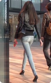 这翘臀紧身牛仔裤少妇够玩好几个晚上的了