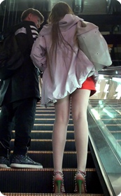 街拍非常养眼的长腿性感美女