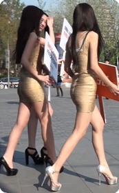 路遇几个漂亮的模特,各有各的风采