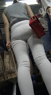 地铁超极品白裤美臀美女第一季