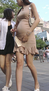 超性感时尚的浅黄包臀孕妇