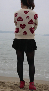 海边黑丝短裙少妇