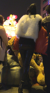 细长腿皮裤小妹