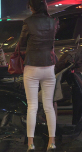 白裤小少妇细腰大屁股