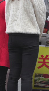 关东煮黑裤小少妇