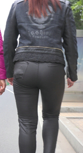 超重口味皮裤大屁股成熟大妈