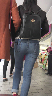 成熟美臀蓝牛小少妇