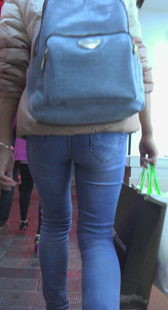 大屁股蓝牛学生妹