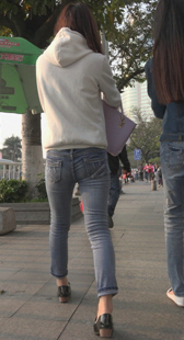 包臀紧牛小妹开发多