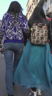 街拍宽臀蓝紧牛仔