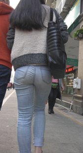 超紧圆臀牛仔美少女