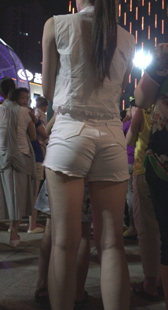 10厘米超深沟热裤小美女