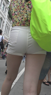 超圆臀白紧热裤小妹