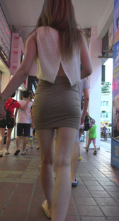 蛇腰大长腿宽臀超短裙美少妇