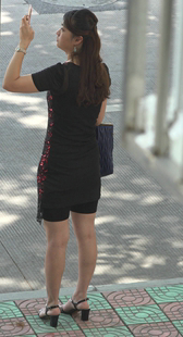 风骚小少妇等车