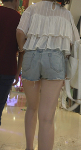 商场重口味牛仔紧臀小少妇