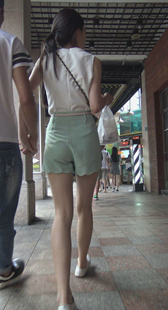 极品热裤美女被摸沟