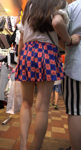 花裙小少妇这么翘